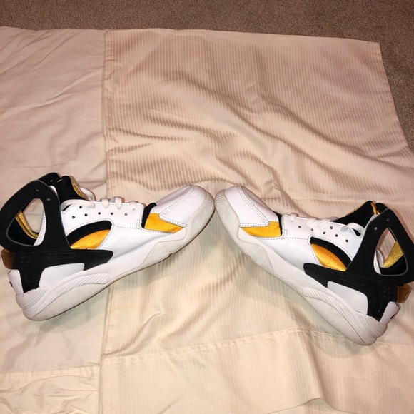 air flight huarache mens yellow